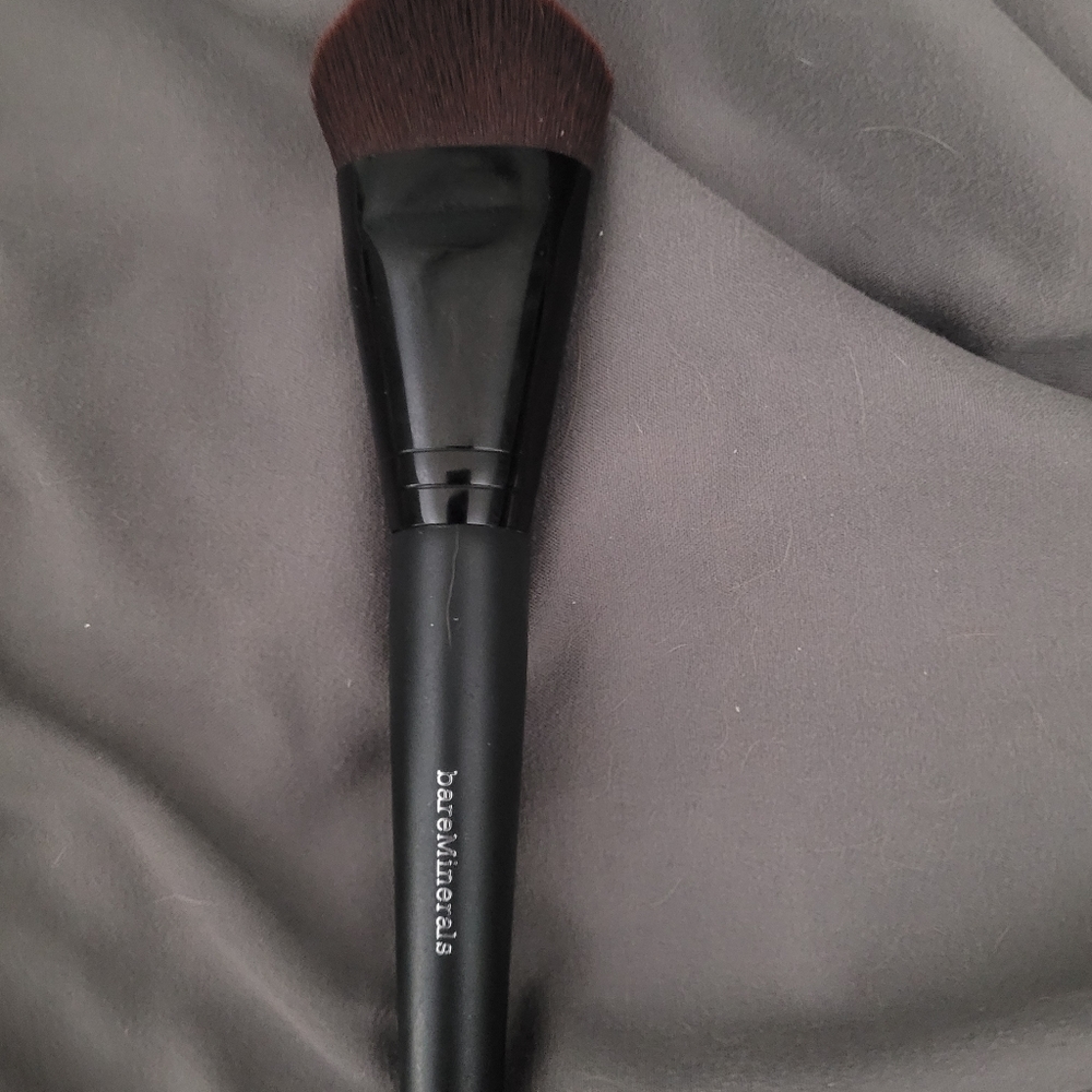 Bare Minerals Luxe Performance brush